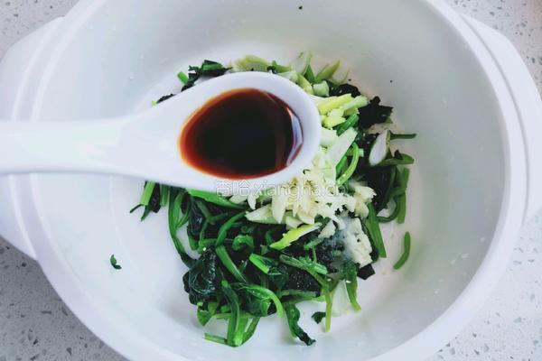 凉拌菠菜花生米的做法图解6