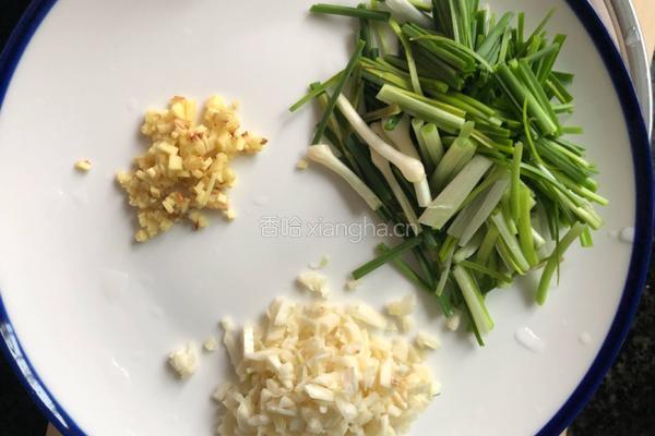 小葱炒胡豆（蚕豆）的做法图解1