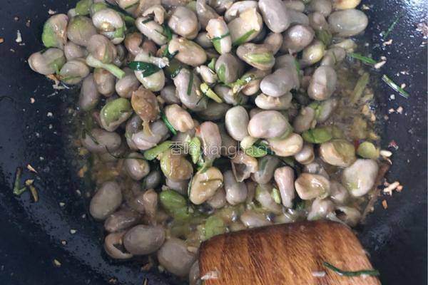小葱炒胡豆（蚕豆）的做法图解3
