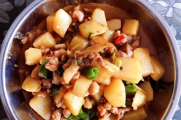 土豆炒鸡腿的做法图解6
