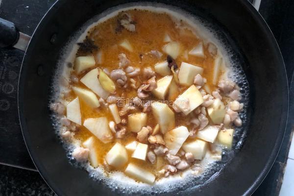 土豆炒鸡腿的做法图解4