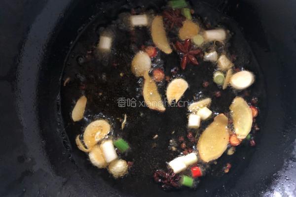 土豆炒鸡腿的做法图解3