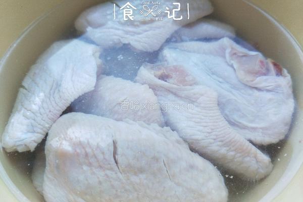 红烧鸡翅中的做法图解1