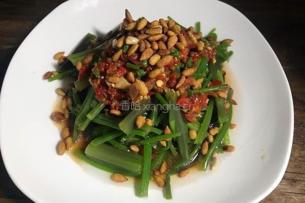 瓜子仁拌野芹菜梗的做法图解12
