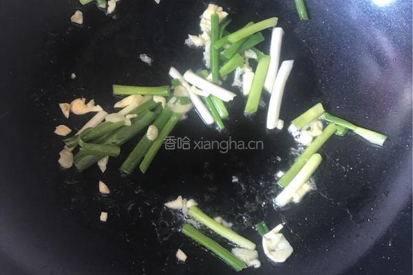 五花肉炒豆芽的做法图解3