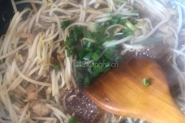 五花肉炒豆芽的做法图解7