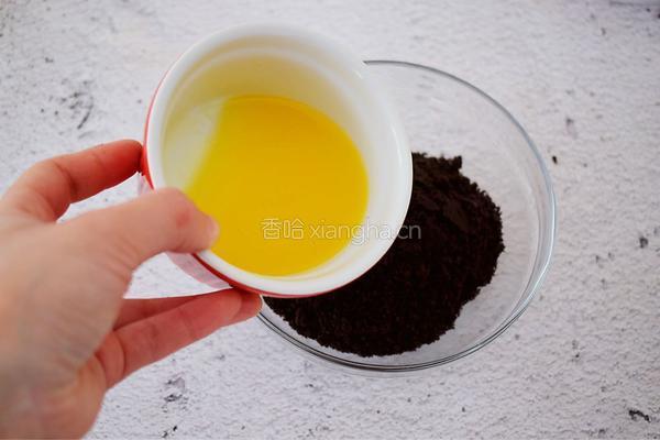 黑芝麻慕斯蛋糕的做法图解3