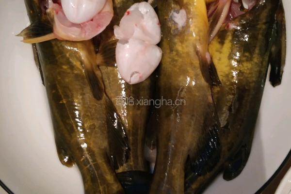 紫苏香煎黄骨鱼的做法图解1