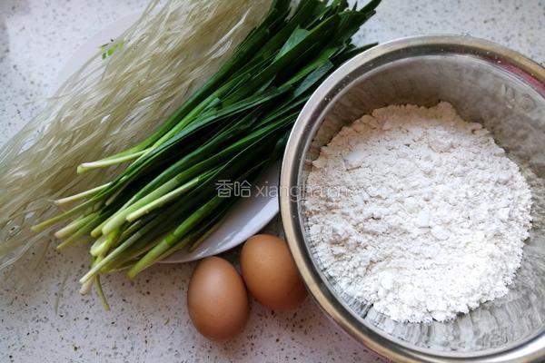盘丝韭菜饼的做法图解1