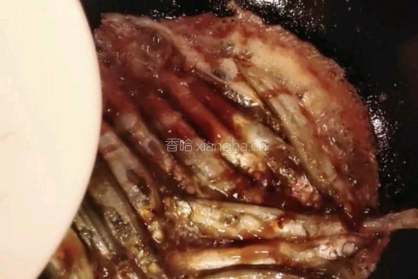 香煎多春鱼的做法图解2