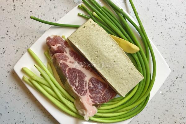 饭扫光| 蒜苔炒肉末| 超级下饭菜的做法图解1