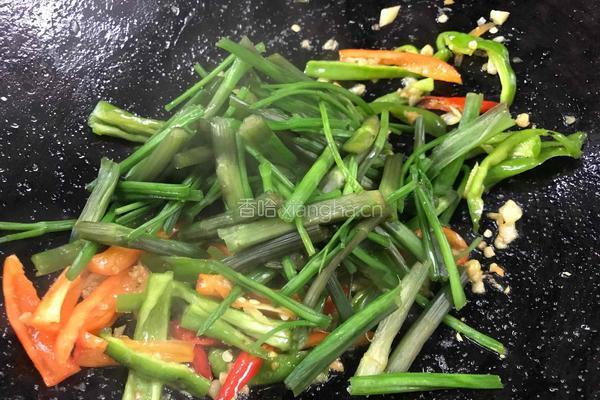 双椒炒野芹菜梗的做法图解13