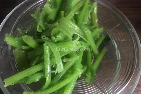 花生拌菠菜梗的做法图解16