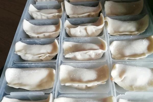 虾仁鲍鱼猪肉水饺的做法图解5