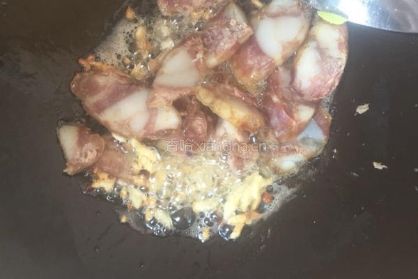 腊肠炒角瓜的做法图解4