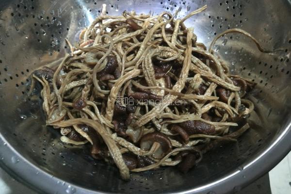 茶树菇烧羊排的做法图解1