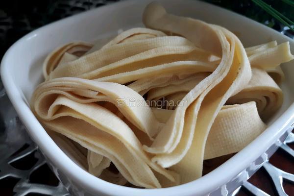 青蒜炒豆皮的做法图解2