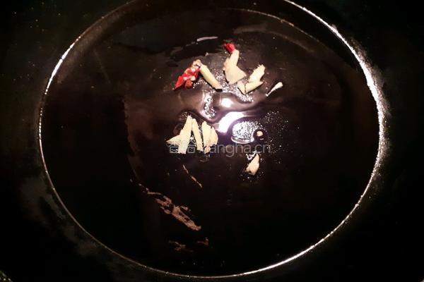 青蒜炒豆皮的做法图解3