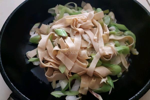 青蒜炒豆皮的做法图解5