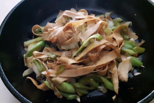 青蒜炒豆皮的做法图解6