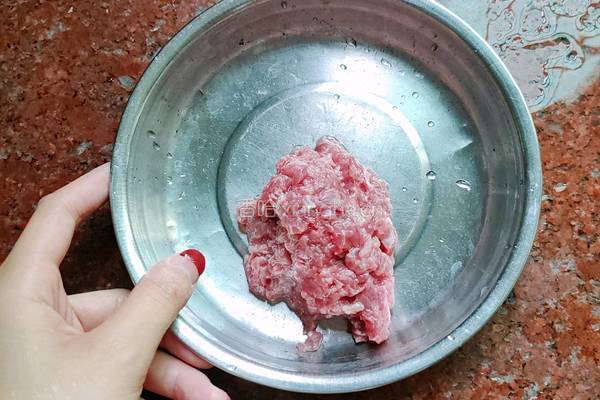 玉米瘦肉蛋花羹的做法图解2
