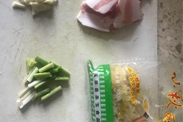 酸菜粉丝冻豆腐的做法图解1