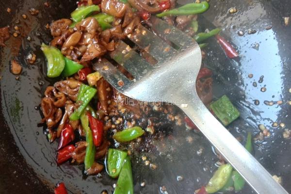 干煸肥肠的做法图解5