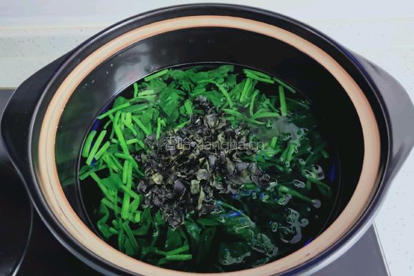 菠菜绿藻蛋花汤的做法图解5
