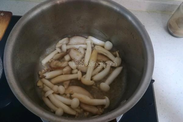 五分钟就能做好的菌菇汤 宝宝辅食营养食谱菜谱的做法图解2