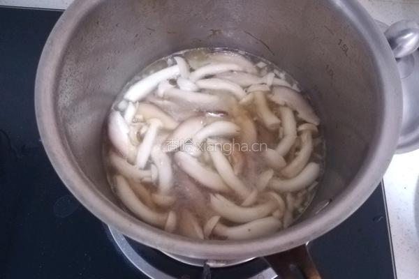 五分钟就能做好的菌菇汤 宝宝辅食营养食谱菜谱的做法图解4