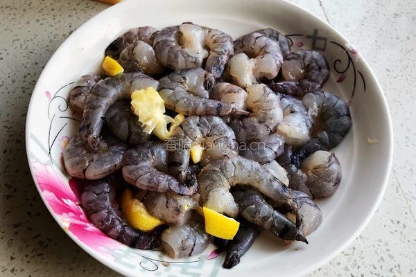 海虾番茄沙拉土司的做法图解2