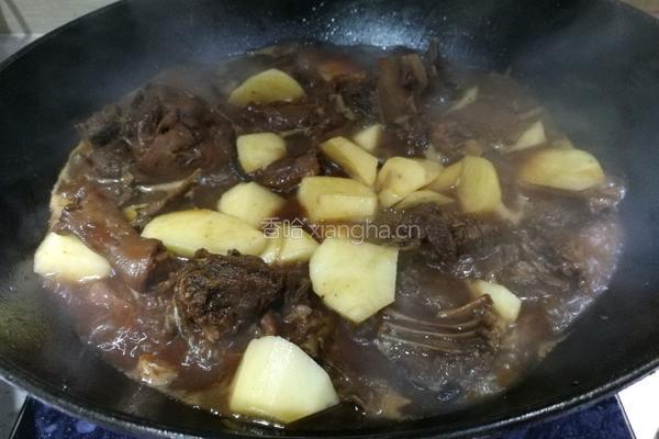 土豆烧仔鹅的做法图解4