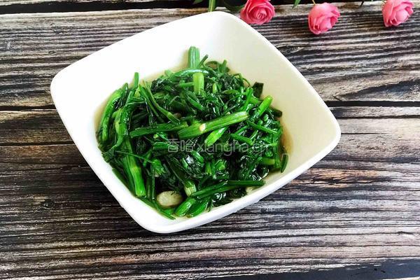蒜末野芹菜的做法图解1