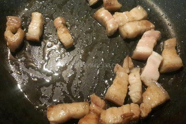 五花肉白菜干豆腐煲的做法图解2