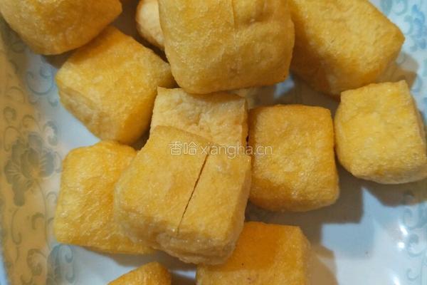 木耳豆腐包炒卷心菜的做法图解1