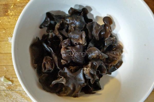 木耳豆腐包炒卷心菜的做法图解4