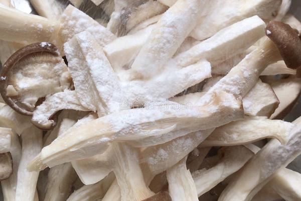 油炸杏鲍菇的做法图解4