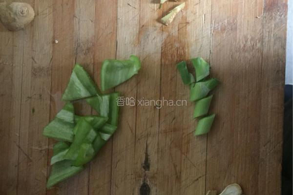 辣椒炒花蛤的做法图解2