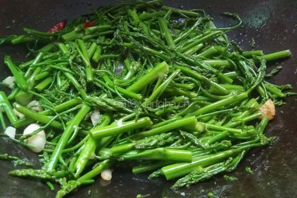 蒜香芦笋花的做法图解8