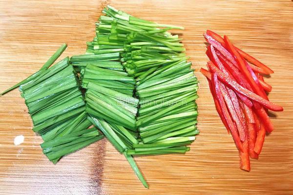 韭菜豆腐的做法图解3