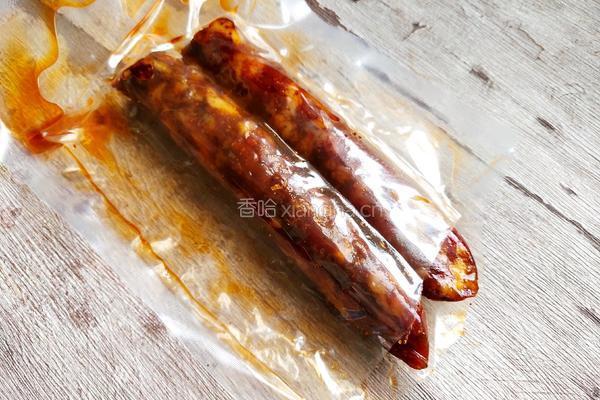 鲜蒜薹炒腊肠的做法图解1