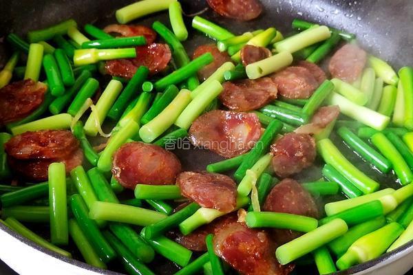 鲜蒜薹炒腊肠的做法图解8