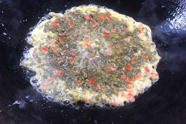 红椒香椿鸡蛋饼的做法图解8