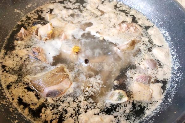 荠菜炖乌骨鸡汤的做法图解2