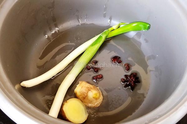 荠菜炖乌骨鸡汤的做法图解6