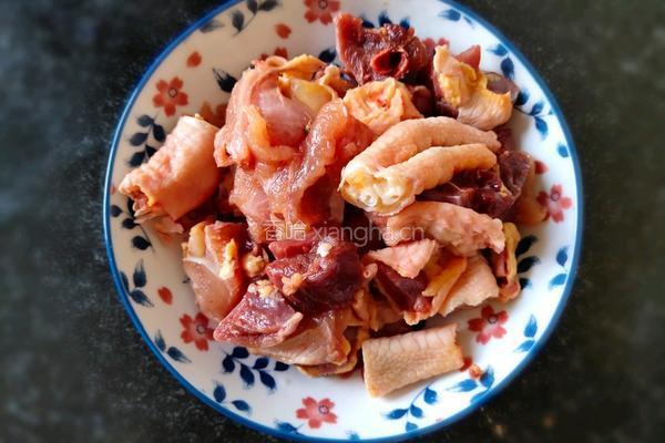 超简单家常版～香菇黄焖鸡的做法图解1