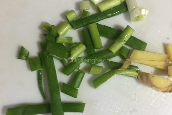 五花肉炒辣白菜的做法图解2