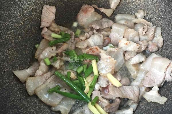 五花肉炒辣白菜的做法图解3