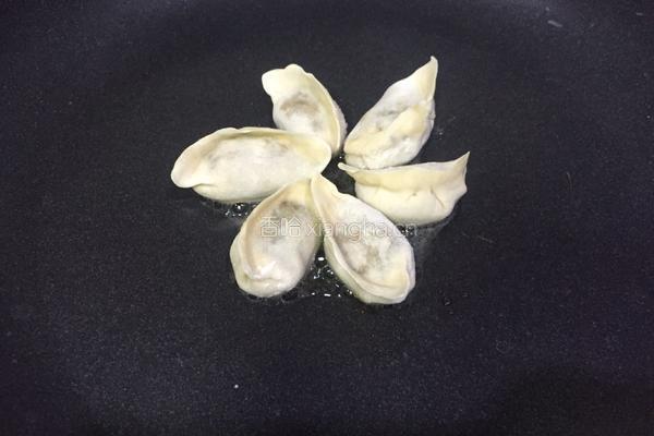 雪花煎饺的做法图解2