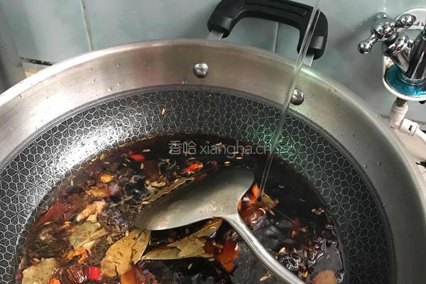 卤水鸭头、翅、爪的做法图解5